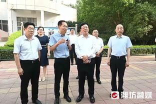 美女记者孟超晒采访字母哥照：他直言每年夏天都要来中国